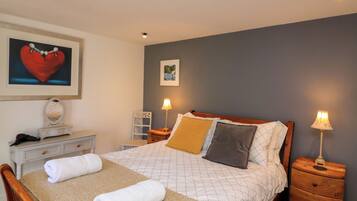 2 bedrooms, individually decorated, individually furnished, free WiFi
