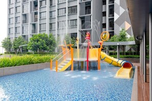 2 kolam renang outdoor