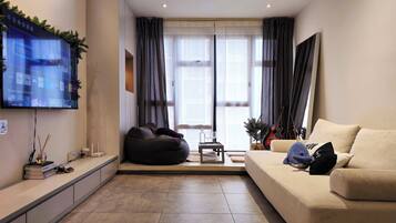Deluxe Apartment, 3 Bedrooms, Non Smoking, Pool View | Living area