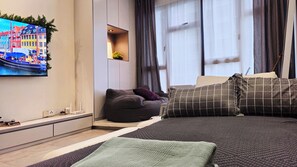 Departamento Deluxe, 3 habitaciones, para no fumadores, vista a la alberca | Área de sala de estar