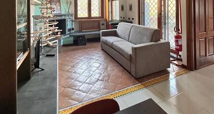 The gerbera apartment 2 km from the center in Salerno