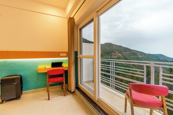 Deluxe Private Room with Balcony and Ensuite Bathroom | Balcony