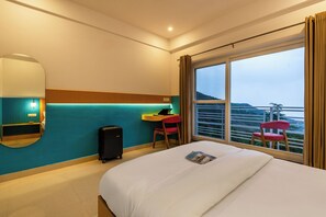 Deluxe Private Room with Balcony and Ensuite Bathroom