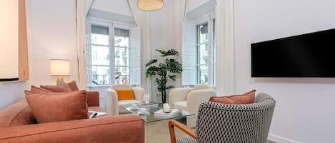 Apartment (3 Bedrooms) | Living area