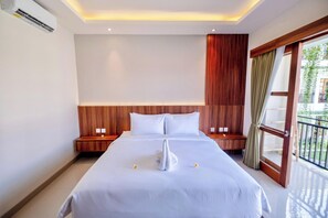 Desk, bed sheets
