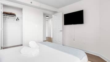 1 Schlafzimmer, Schreibtisch, Bügeleisen/Bügelbrett, Reisekinderbett