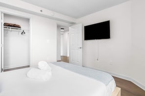 1 Schlafzimmer, Schreibtisch, Bügeleisen/Bügelbrett, Reisekinderbett