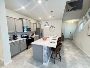 Fridge, microwave, stovetop, dishwasher