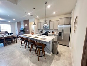 Fridge, microwave, stovetop, dishwasher