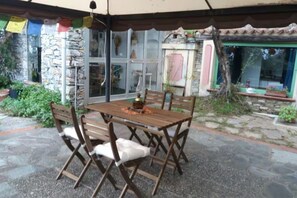 تناول الطعام بالخارج