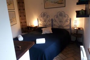 1 غرفة نوم ومكواة/لوح كي وواي فاي وملاءات أسرّة