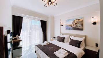 Basic Double Room, Garden View | Desk, laptop workspace, blackout drapes, free WiFi