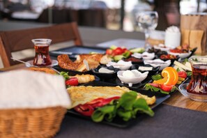 Free daily local cuisine breakfast - THE PİER OF URLA (Urla)