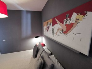 1 habitación, escritorio, tabla de planchar con plancha y wifi 