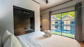 Chambre, 1 très grand lit, vue piscine | Wi-Fi gratuit