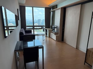 Comfort Apartment, City View | Living area