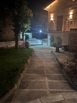 Property grounds - Elegant villa of the leaves garden swimming pool whirlpool shower sauna. (Calore)