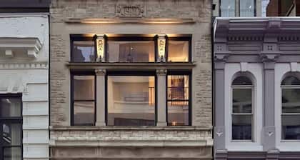 Walk to Broadway! Stylish 2BR in Historic Home!