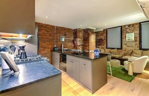 Micro-ondes, four, plaque de cuisson, lave-vaisselle