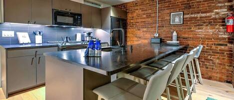 Micro-ondes, four, plaque de cuisson, lave-vaisselle