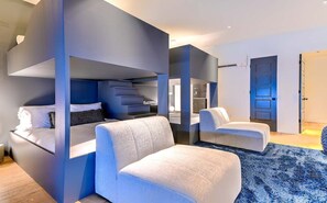 5 bedrooms, iron/ironing board, WiFi, bed sheets