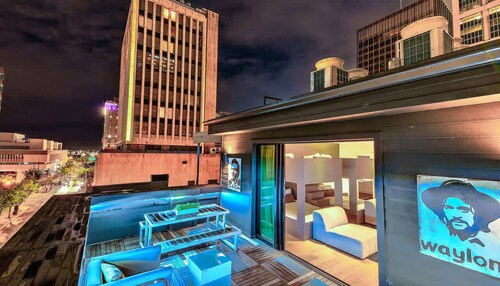 Walk 2 Broadway|5BR DT Loft + Rooftop - Sleeps 16!