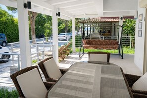 Luxury-Villa, Strandblick | Terrasse/Patio