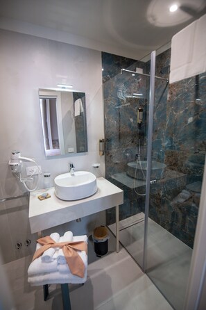 Standard Double Room | Bathroom - Leone Camere D'autore CENTRO STORICO (Naples)