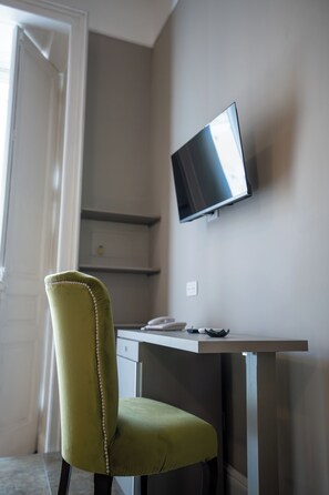 Egyptian cotton sheets, premium bedding, down duvets, memory-foam beds - Leone Camere D'autore  CENTRO STORICO (Naples)