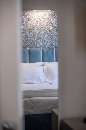 Standard Double Room | Egyptian cotton sheets, premium bedding, down comforters - Leone Camere D'autore  CENTRO STORICO (Naples)
