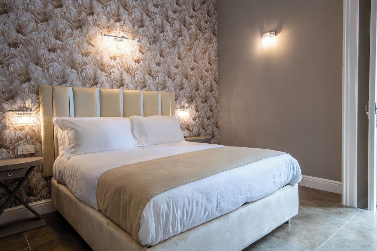 Deluxe Triple Room, City View | Egyptian cotton sheets, premium bedding, down comforters