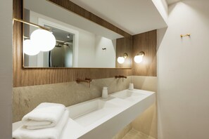 Apartemen Mewah | Kamar mandi | Sandal