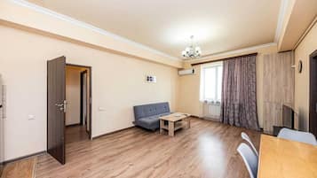 2 bedrooms, blackout drapes, iron/ironing board, free WiFi