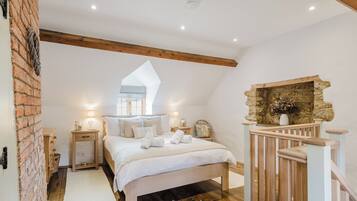 2 bedrooms, iron/ironing board, free WiFi