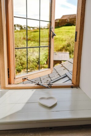 2 bedrooms, iron/ironing board, free WiFi