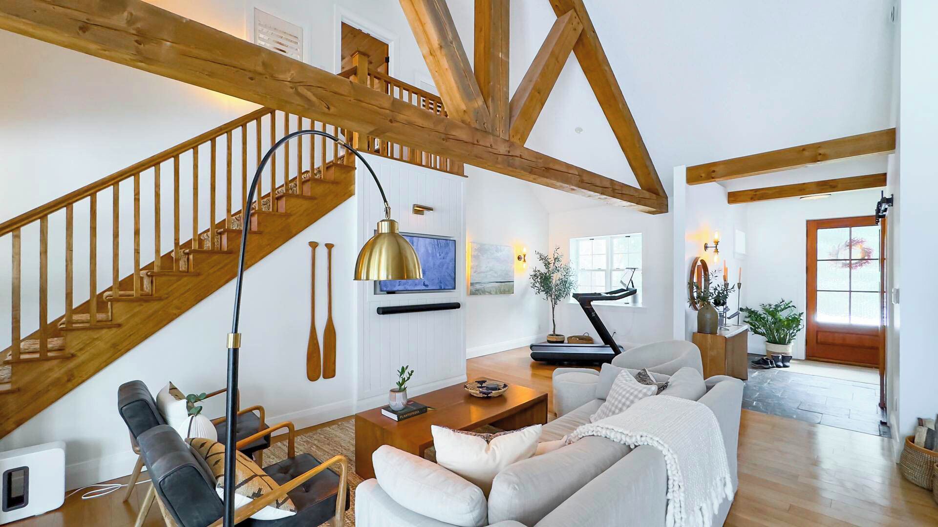 Una Smart TV, una chimenea