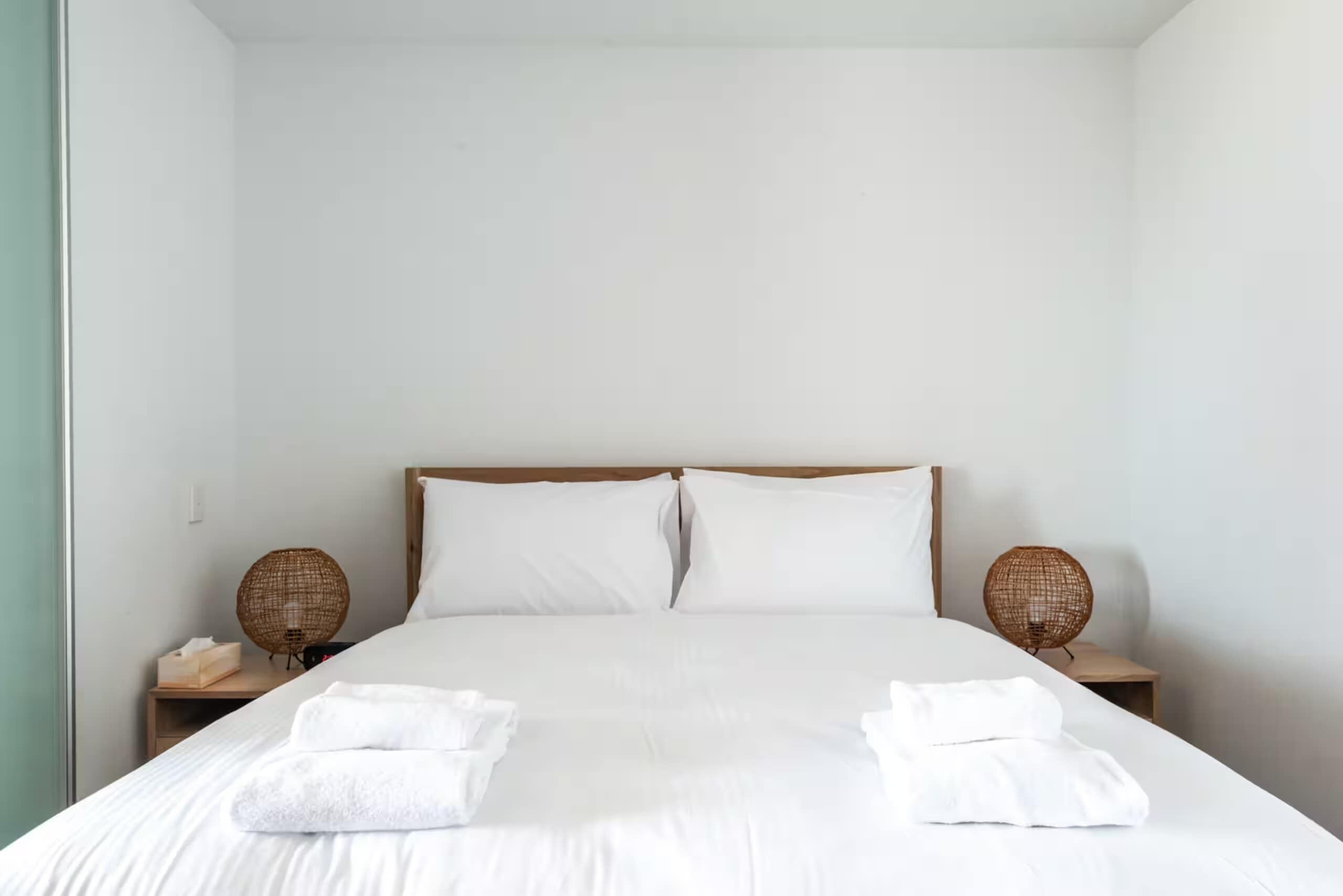2 bedrooms, iron/ironing board, Internet, bed sheets