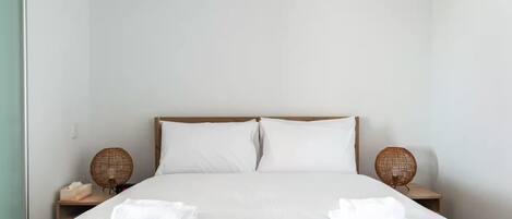 2 bedrooms, iron/ironing board, Internet, bed sheets