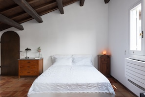 1 chambre, fer et planche à repasser, lit parapluie, Wi-Fi