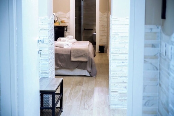 1 camera, Wi-Fi, lenzuola