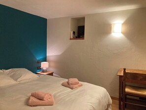 3 slaapkamers, een strijkplank/strijkijzer, wifi, beddengoed