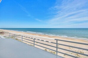 On the beach - Sea Haven - Oceanfront home w/beach access & deck (Ponte Vedra Beach)