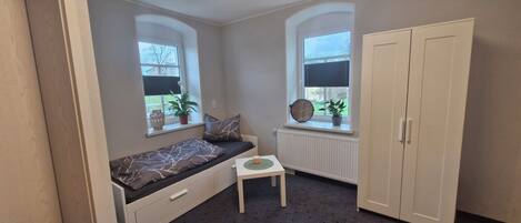 1 chambre, lit parapluie, draps fournis