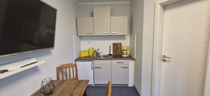 Fridge, coffee/tea maker, electric kettle, toaster - Newly renovated vacation apartment on the farm (Großschirma)
