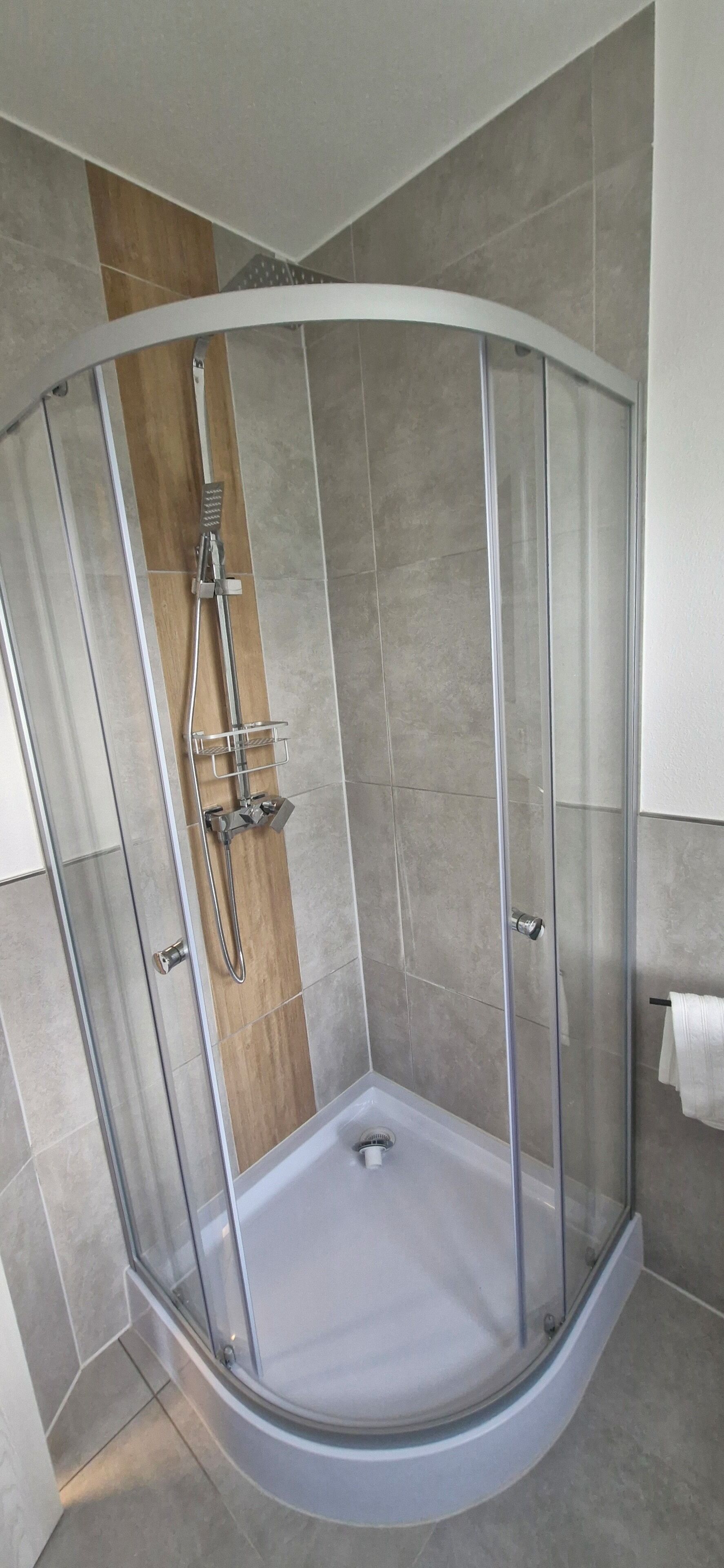 Dusche, Handtücher, Seife, Toilettenpapier