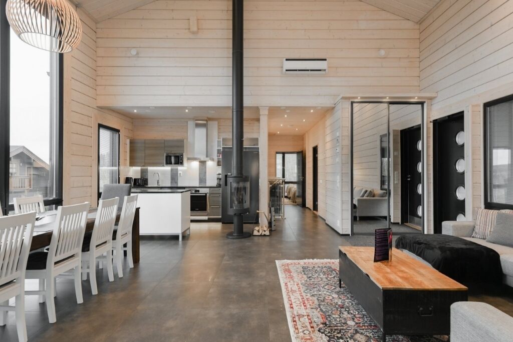 Smart TV, fireplace, stereo