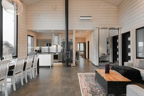 Smart TV, fireplace, stereo