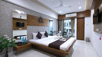 3 bedrooms, desk, iron/ironing board, WiFi