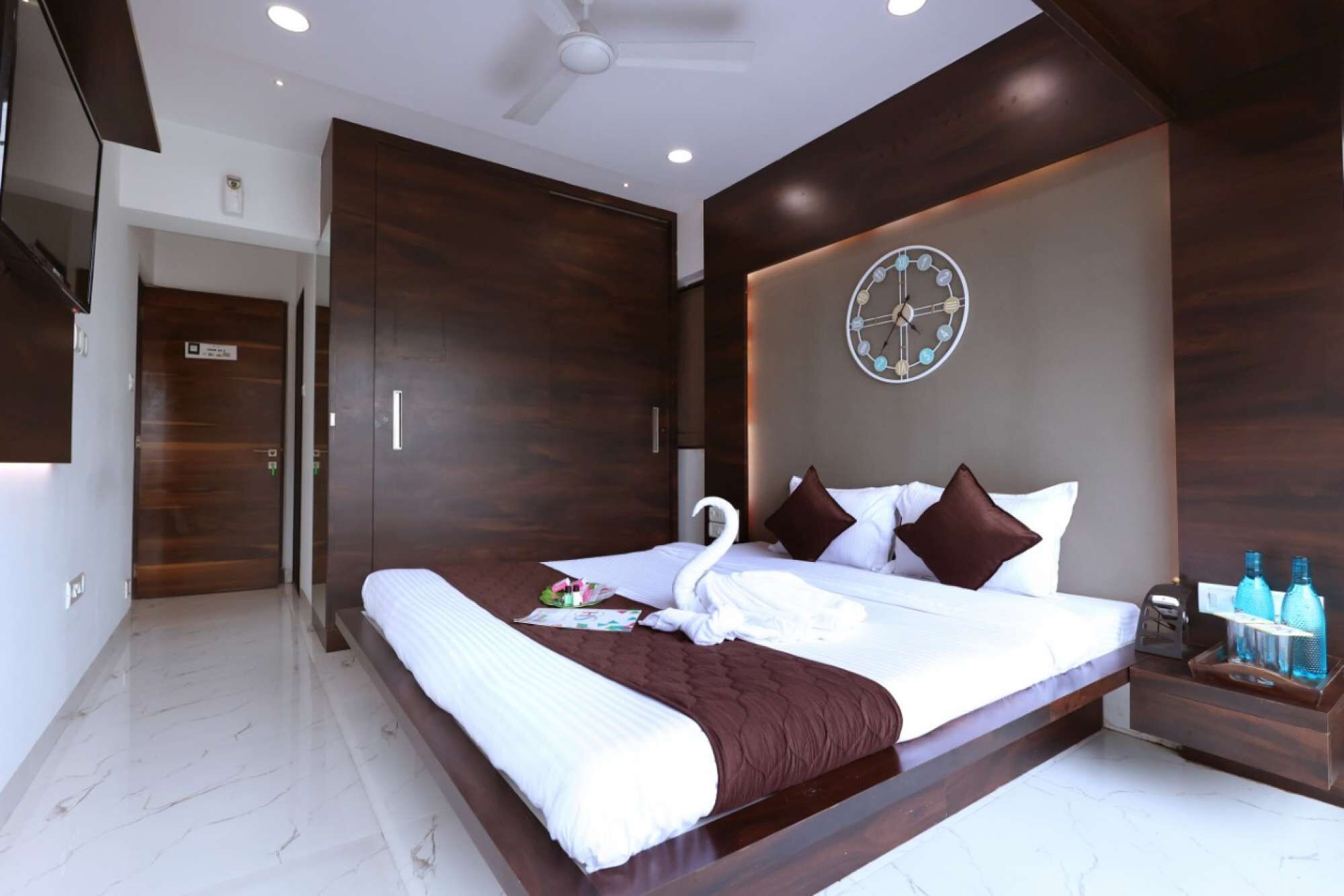 3 bedrooms, desk, iron/ironing board, WiFi