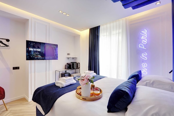 Iron/ironing board, WiFi, bed sheets